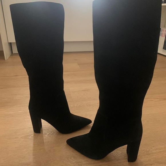 Women’s black knee high suede boots. Size 7 1/2 - Picture 3 of 5